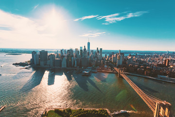 Obraz premium Brooklyn Bridge over the East River in New York