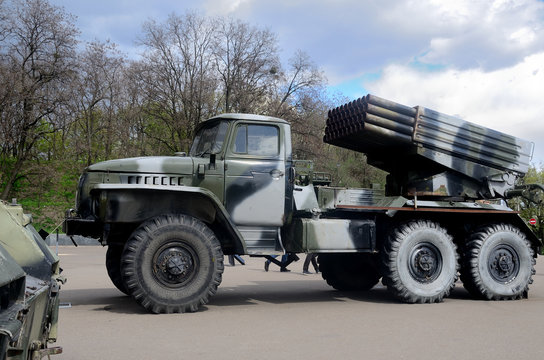 Bm-21 Bilder – Durchsuchen 142 Archivfotos, Vektorgrafiken und Videos ...