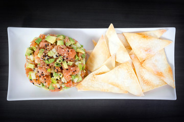 salmon tartare with wonton chips
