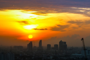 Fototapeta na wymiar Sunrise sunset in the city with selective focus on the sun