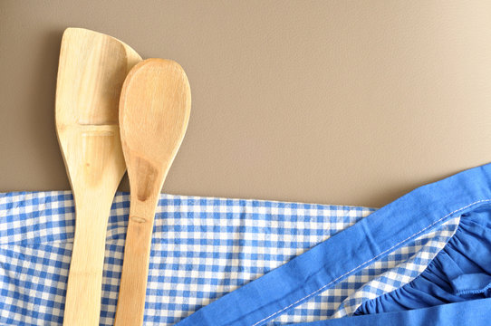 Two wooden spoon on a checkerd blue cloth