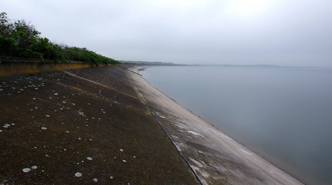 Zalew Mietkowski - zapora tworząca jezioro