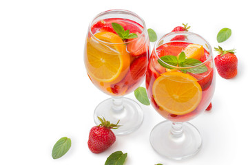 Strawberries, oranges for the lemonade .