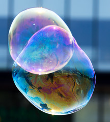 Beautiful soap bubbles fly in the city