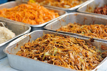 chinese chow mein noodles