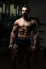 Obraz na płótnie Canvas Man In Gym Showing His Well Trained Body