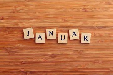Wort Januar aus Holzbuchstaben