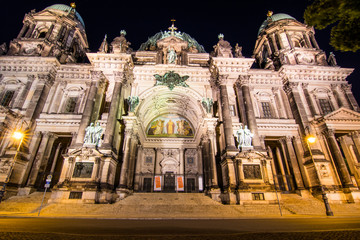 Berlin - Berliner Dom am Lustgarten in der Nacht © Patrick