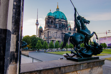 Berliner Dom in Berlin Mitte farbprächtig und interessant  © Patrick