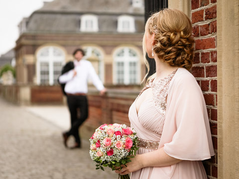 Brautpaar Shooting Schloss Nordkirchen, Braut mit Brautstrau&szlig;