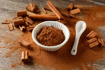 Cinnamon powder and sticks on the table
