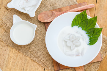 Coconut jelly and coconut milk