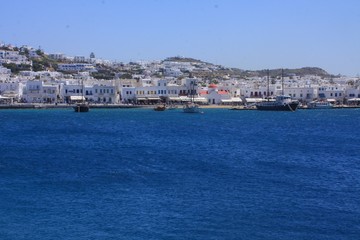 Fototapeta na wymiar la mer Ionienne à Mykonos