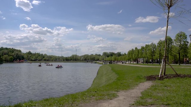 Beautiful pond in the park. Sredniy Tsaritsynskiy prud. Tsaritsyno Park, Moscow, Russia. 4k rela time video