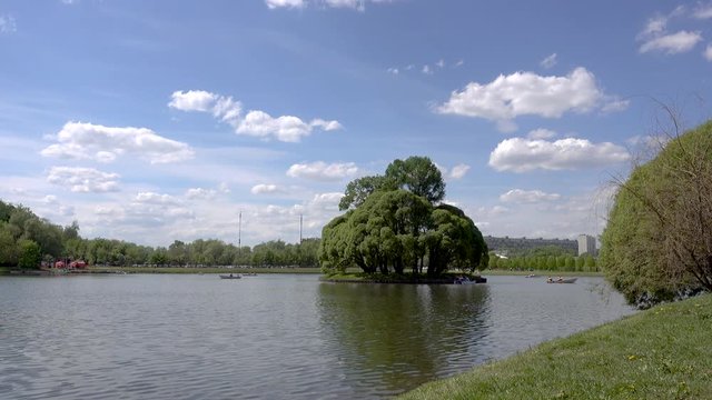 Beautiful pond in the park. Sredniy Tsaritsynskiy prud. Tsaritsyno Park, Moscow, Russia. 4k rela time video