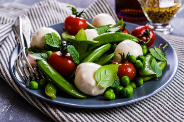 Raw vegetable salad