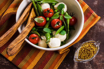 Raw vegetable salad