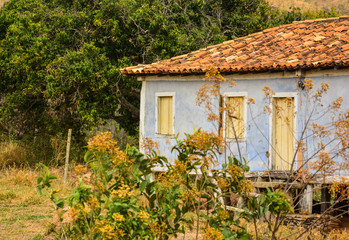 Fototapeta na wymiar old rural house, minas gerais, brazil
