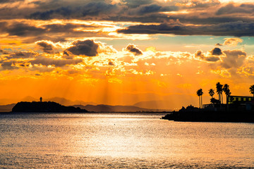 逗子マリーナと江ノ島の夕暮れ