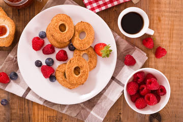 Breakfast with wholegrain cereals. 