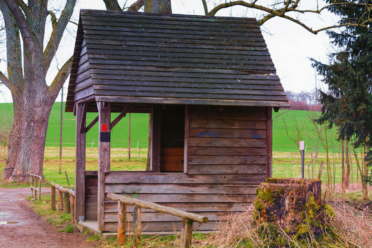 Altes Holzhaus, H&uuml;tte auf dem Land