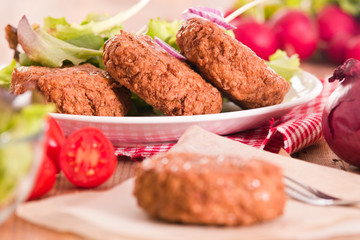 Meatballs with salad.