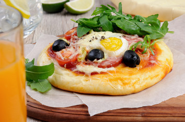 Mini pizza for breakfast