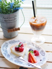 ナチュラルカントリーな窓辺で美味しいケーキ