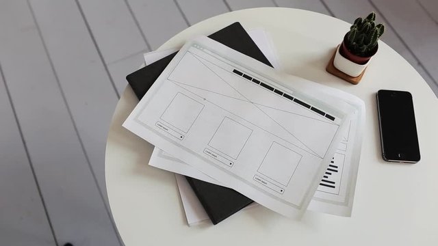 Website Entwurf Papier Webentwickler
