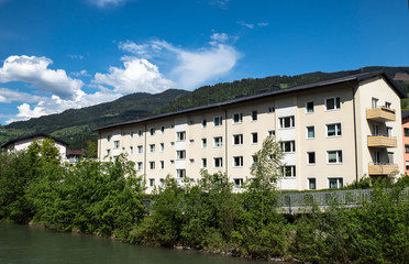 Mehrfamilienhaus