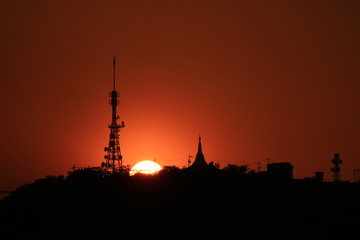Obraz premium 眉山と夕日