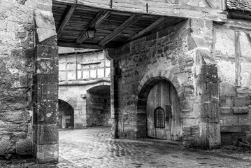 Tor und Einfahrt in die mittelalterliche Spitalbastei in Rothenburg