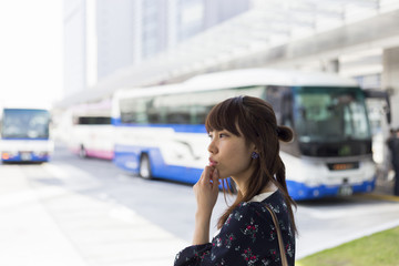バス　可愛い女性