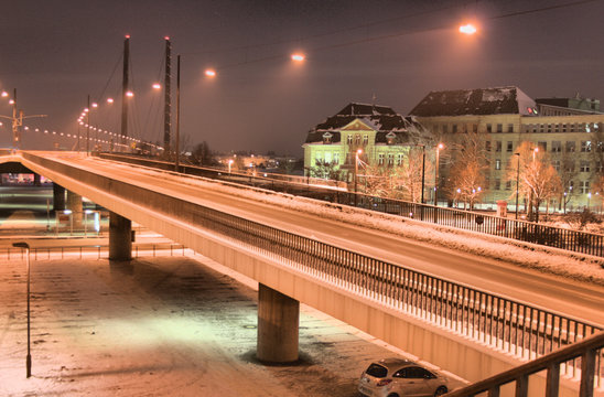 Rheinkniebr&uuml;cke im Winter