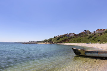 Obraz premium Old boat on the beach at the Black Sea