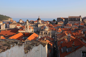 Fototapeta na wymiar Atardecer desde las murallas del casco antiguo de Dubrovnik, Croacia (Europa).