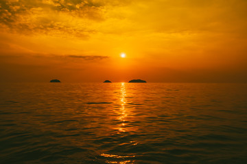 Obraz premium summer time let go to the beach, ocean life, happy time