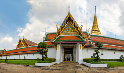 Obraz premium Wat Phra Kaew or the Temple of the Emerald Buddha as seen from the Outer Court, Bangkok, Thailand. The road along the temple walls