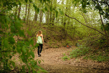 Obraz premium Girl in the forest from the back, Moscow Region, Russia
