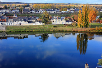 Fototapeta na wymiar La Loire à l'automne à Amboise