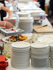 Catering Service am Buffet auf einer großen Feier
