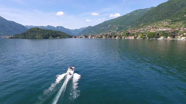 Speedboat on Como lake - Rich lifestyle in Italy