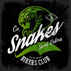 Naklejka premium Vintage American furious green snake bikers club tee print vector design. Street wear mascot t-shirt emblem. Premium quality wild animal superior logo concept illustration.