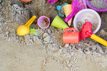 Spielsachen im Sandkasten