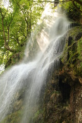 Wasserfall mit Sonnenstrahlen - Bad Urach