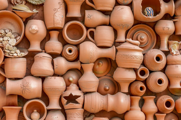 Fototapeta na wymiar Clay old dishes. Decoration of the wall.