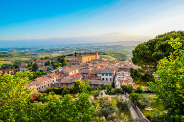 Fototapeta na wymiar Beautiful view of the medieval town of San Gimignano, Tuscany, Italy