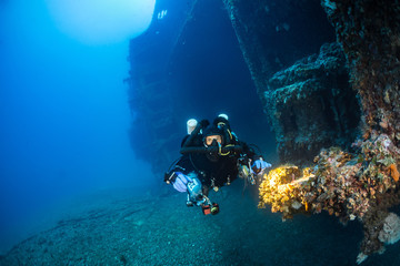 Fototapeta na wymiar Diving on the wreck 
