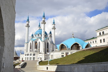 Fototapeta na wymiar Мечеть Кул-Шариф днем весной