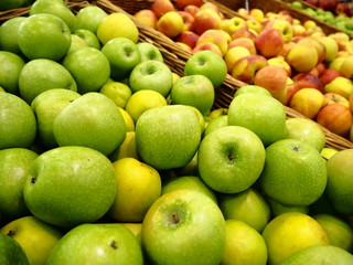 Green ripe apples in a fruit tray
